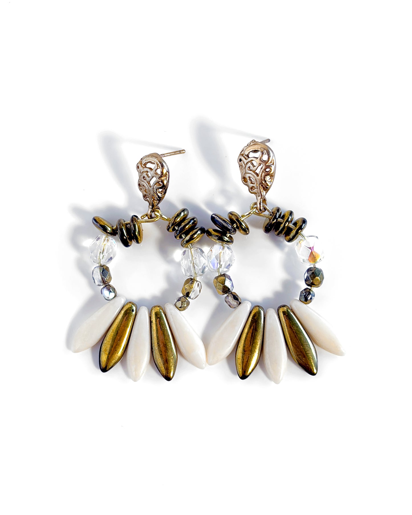 pendientes aro con cristales de bohemia alargados dorado y marfil