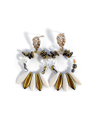pendientes aro con cristales de bohemia alargados dorado y marfil